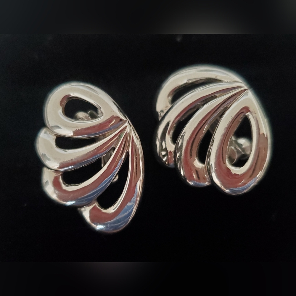 NAPIER Silver Shell shaped Clip  Earrings, screw back